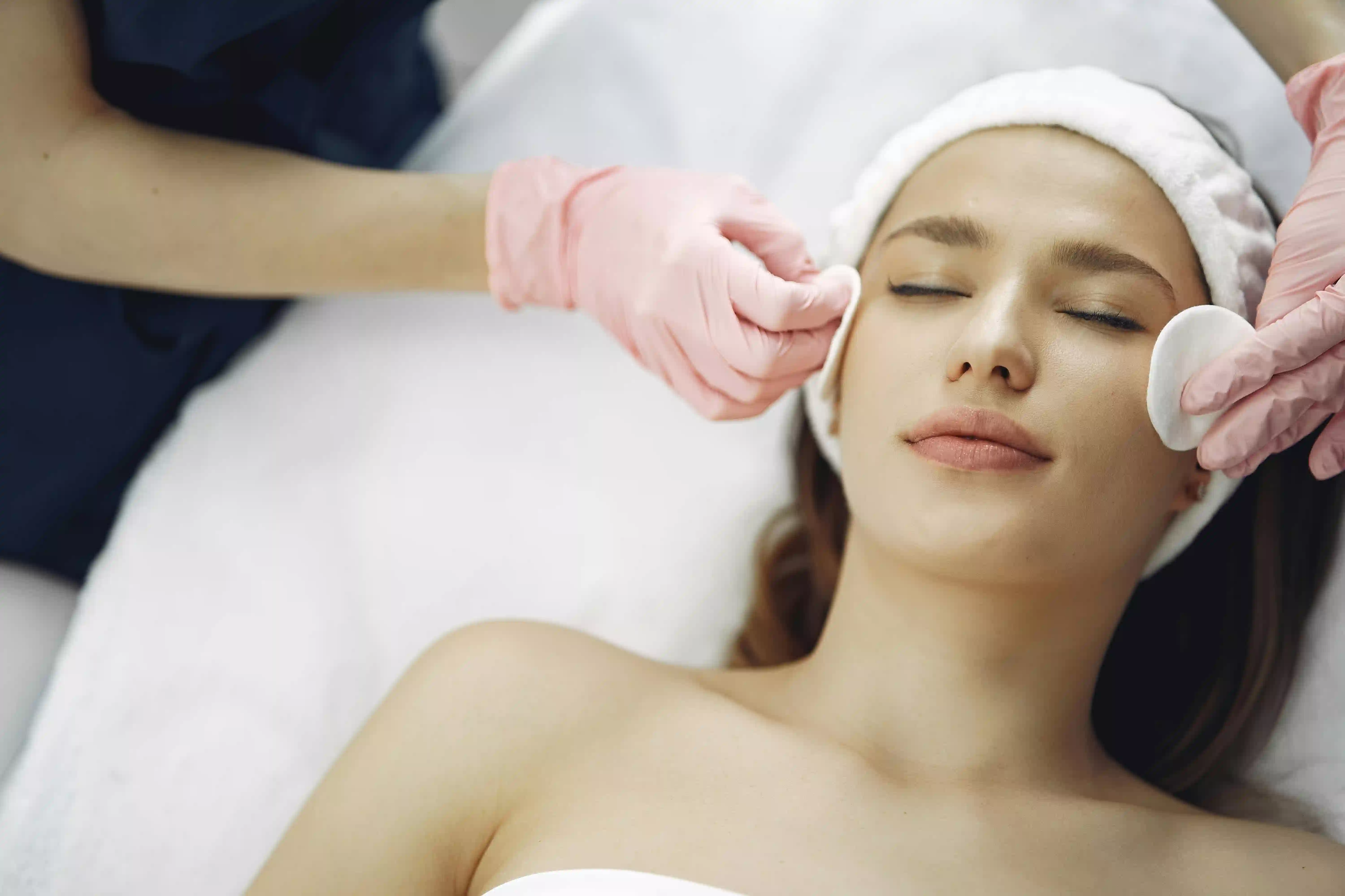  Learn the ideal seasons for aesthetic treatments in Toronto. Botox, fillers, PRP, and skin rejuvenation tailored by a licensed nurse injector in Leslieville.
